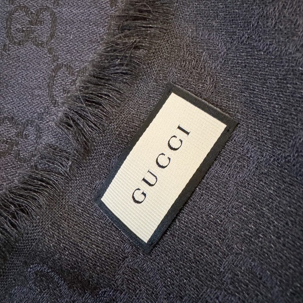 GUCCI scarf shawl GG Guccissima 140x140 cm wool silk 281942 Navy Black - Picture 16 of 16
